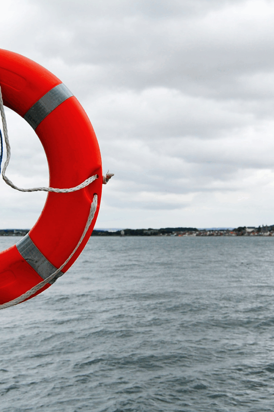 Image of a life ring tied to a pier
